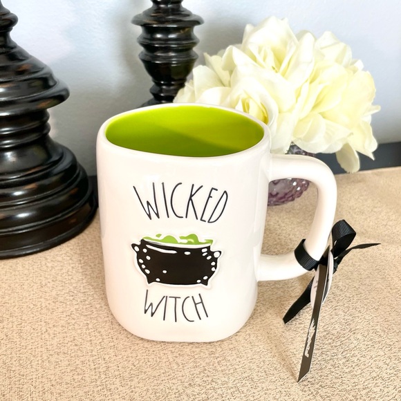 NWT Rae Dunn 3D WICKED WITCH 🧙🏻‍♀️ CAULDRON Ceramic Mug - Picture 2 of 6